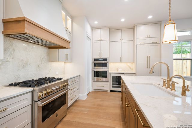 333 OGDEN LN, San Antonio, TX 78209