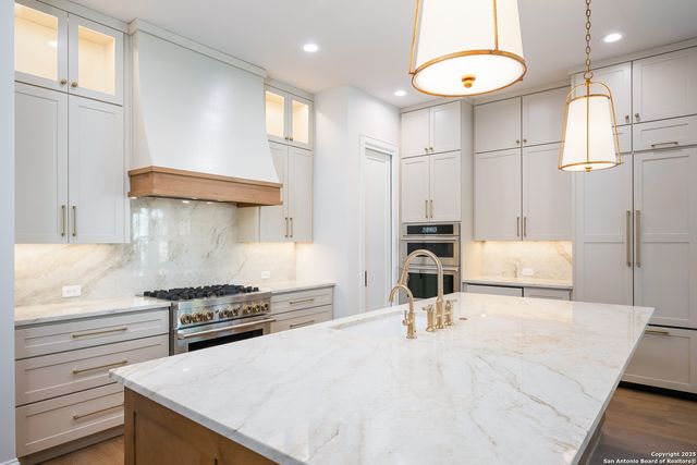 333 OGDEN LN, San Antonio, TX 78209