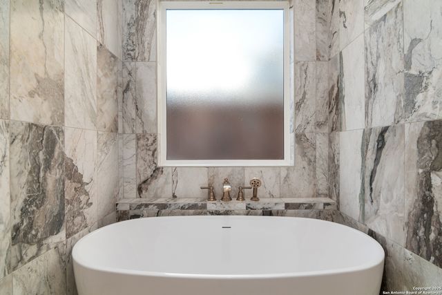 333 OGDEN LN, San Antonio, TX 78209