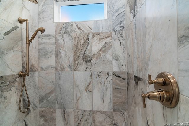 333 OGDEN LN, San Antonio, TX 78209