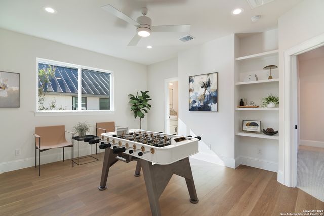 333 OGDEN LN, San Antonio, TX 78209