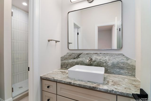 333 OGDEN LN, San Antonio, TX 78209