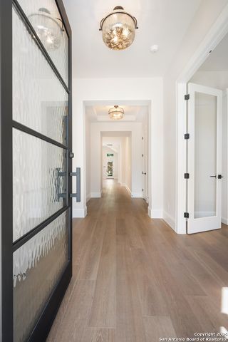 333 OGDEN LN, San Antonio, TX 78209