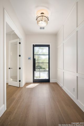 333 OGDEN LN, San Antonio, TX 78209