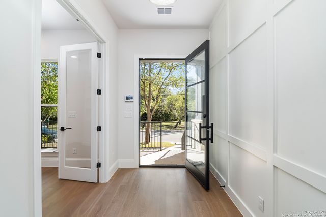 333 OGDEN LN, San Antonio, TX 78209