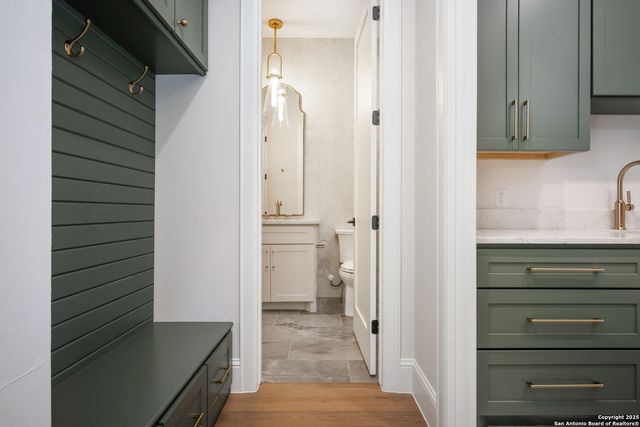 333 OGDEN LN, San Antonio, TX 78209