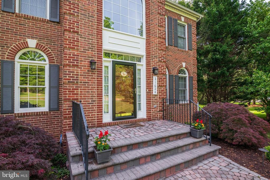 Image 2 of property listing at 21624 GOSHEN OAKS RD, Gaithersburg, MD 20882