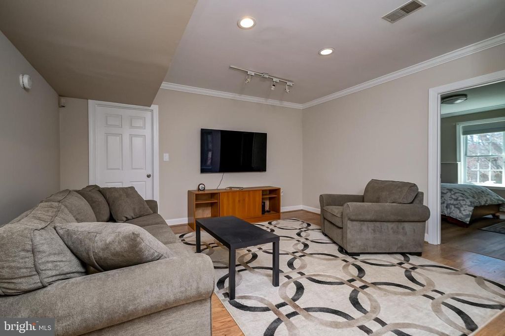 Image 32 of property listing at 21624 GOSHEN OAKS RD, Gaithersburg, MD 20882