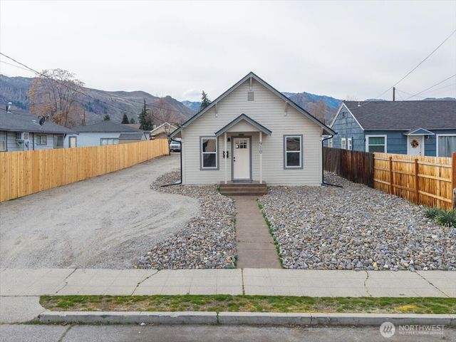 910 Walker Avenue, Wenatchee, WA 98801