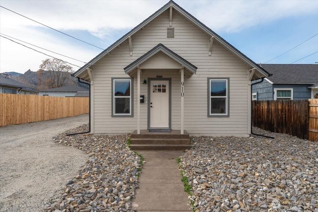910 Walker Avenue, Wenatchee, WA 98801