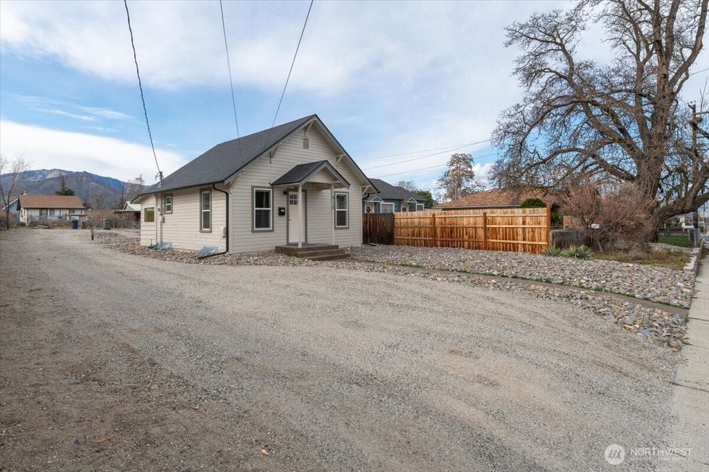 910 Walker Avenue, Wenatchee, WA 98801