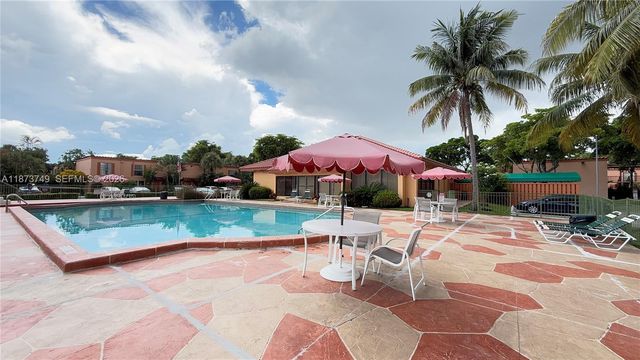 7121 Miami Lakes Drive Q8, Miami Lakes, FL 33014