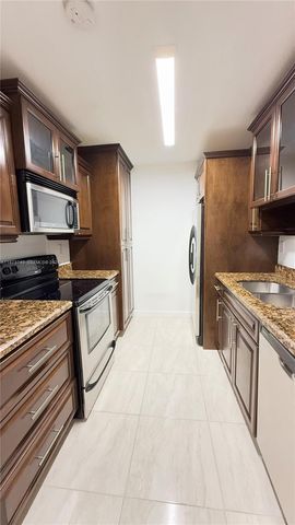 7121 Miami Lakes Drive Q8, Miami Lakes, FL 33014