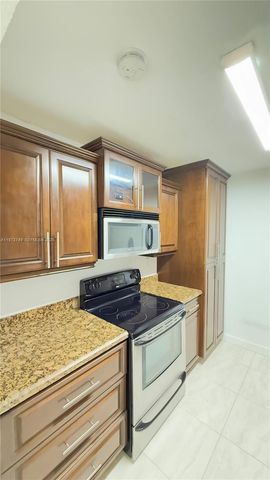 7121 Miami Lakes Drive Q8, Miami Lakes, FL 33014
