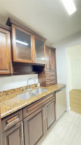 7121 Miami Lakes Drive Q8, Miami Lakes, FL 33014