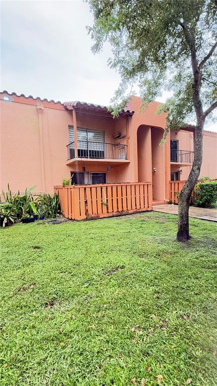 7121 Miami Lakes Drive Q8, Miami Lakes, FL 33014