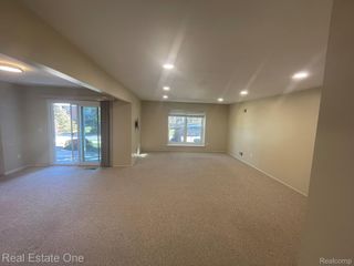 30975 Pointe Of Woods Drive 4, Farmington Hills, MI 48334