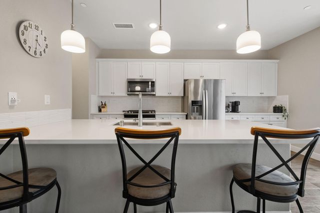 6212 E Bibi Drive, Fresno, CA 93727