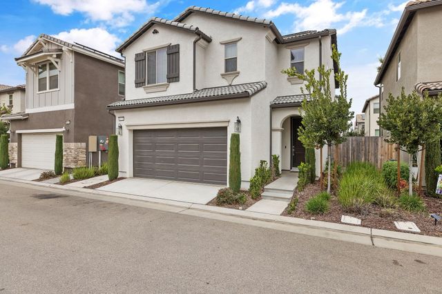 6212 E Bibi Drive, Fresno, CA 93727