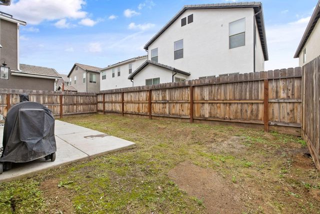 6212 E Bibi Drive, Fresno, CA 93727