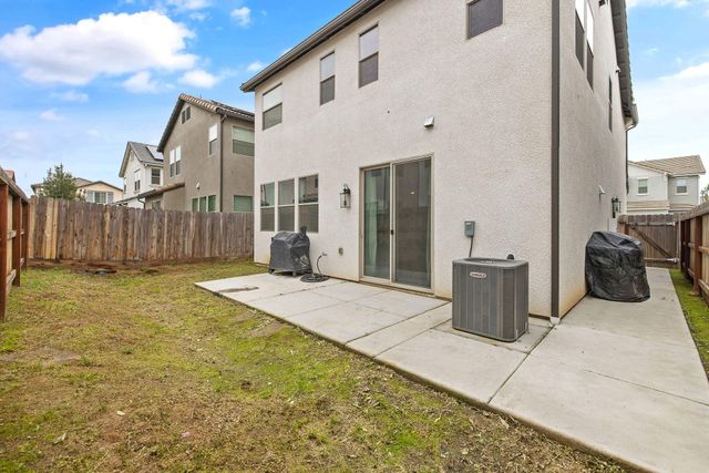 6212 E Bibi Drive, Fresno, CA 93727