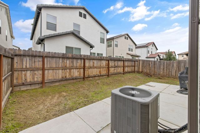 6212 E Bibi Drive, Fresno, CA 93727