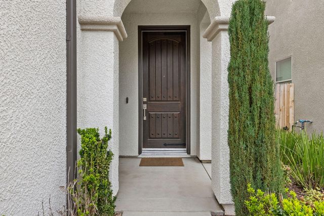 6212 E Bibi Drive, Fresno, CA 93727