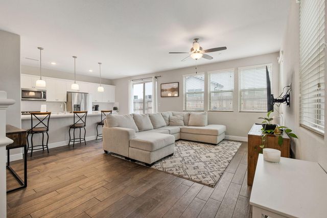 6212 E Bibi Drive, Fresno, CA 93727