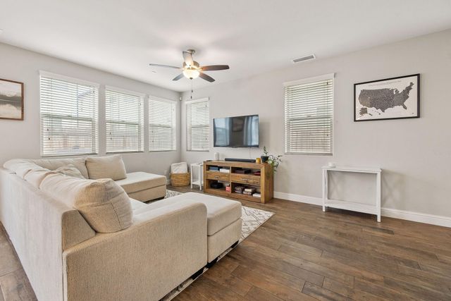 6212 E Bibi Drive, Fresno, CA 93727