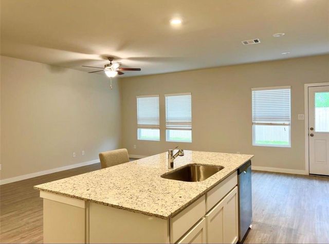812 Westpointe Drive, Dayton, TX 77535