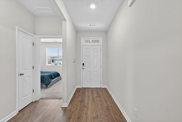 9032 Copenhagen Dr, Murfreesboro, TN 37129