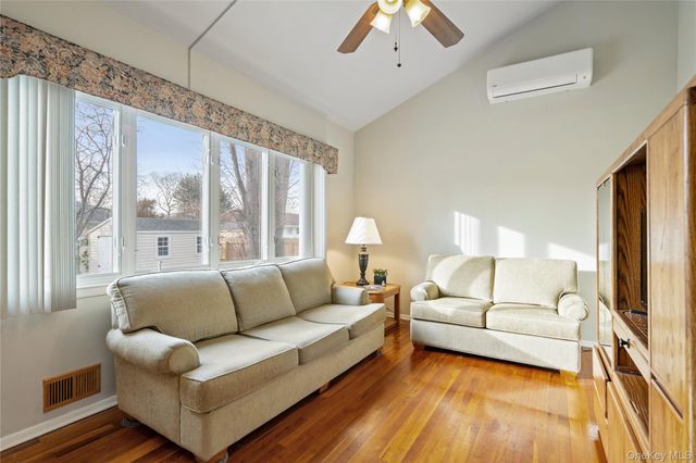 246 W 10th Street, Deer Park, NY 11729