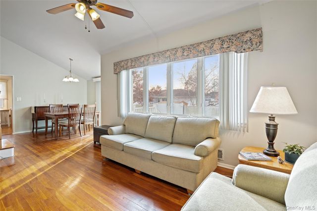 246 W 10th Street, Deer Park, NY 11729