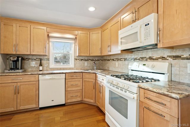 246 W 10th Street, Deer Park, NY 11729