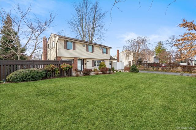 246 W 10th Street, Deer Park, NY 11729