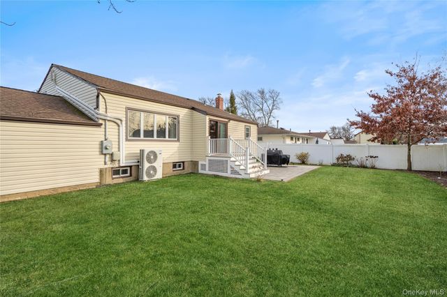 246 W 10th Street, Deer Park, NY 11729