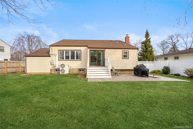 246 W 10th Street, Deer Park, NY 11729