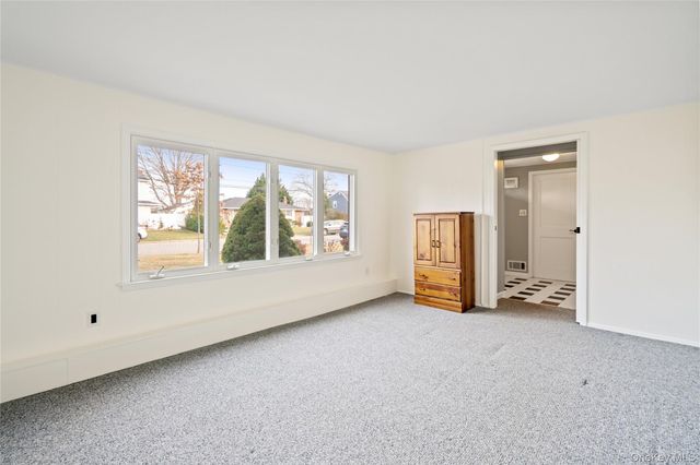 246 W 10th Street, Deer Park, NY 11729