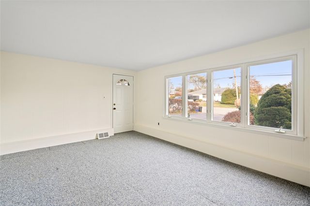 246 W 10th Street, Deer Park, NY 11729