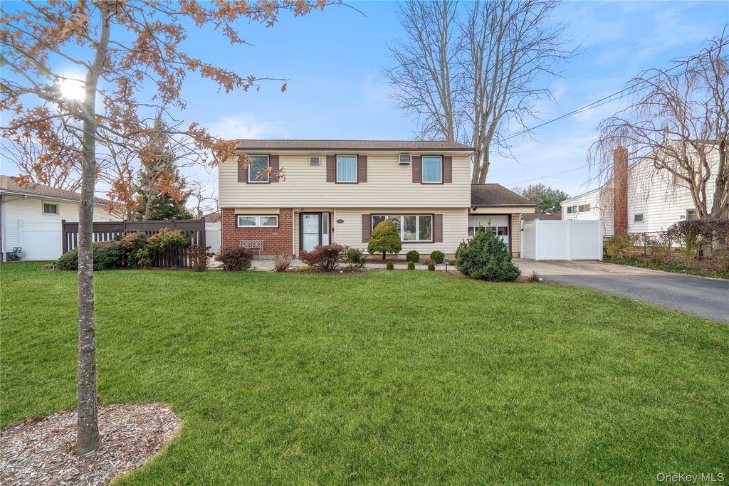 246 W 10th Street, Deer Park, NY 11729