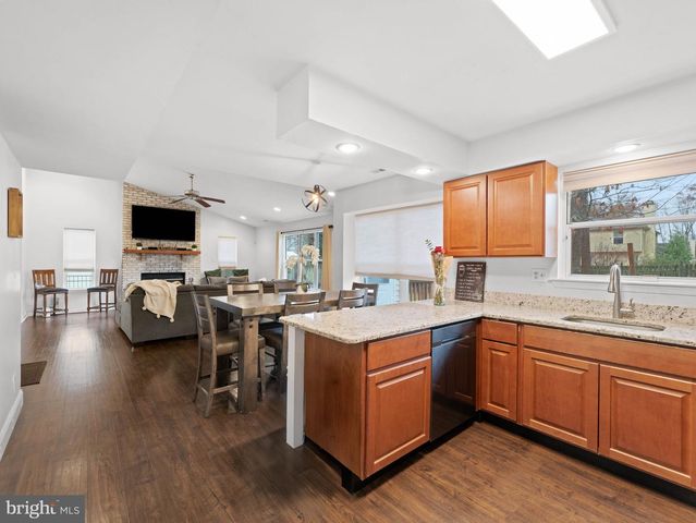 712 SCARBOROUGH DR, Egg Harbor Township, NJ 08234