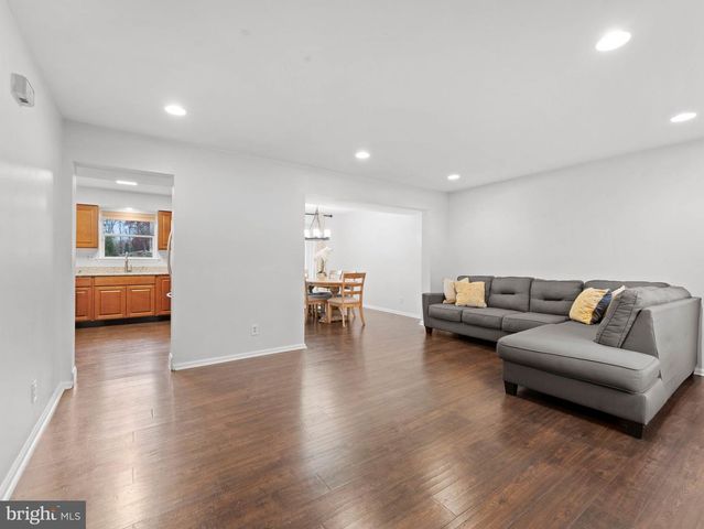 712 SCARBOROUGH DR, Egg Harbor Township, NJ 08234