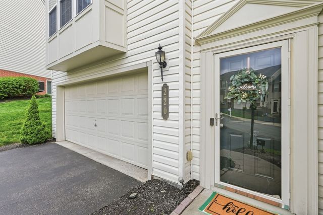 220 Maple Ridge Drive, Canonsburg, PA 15317