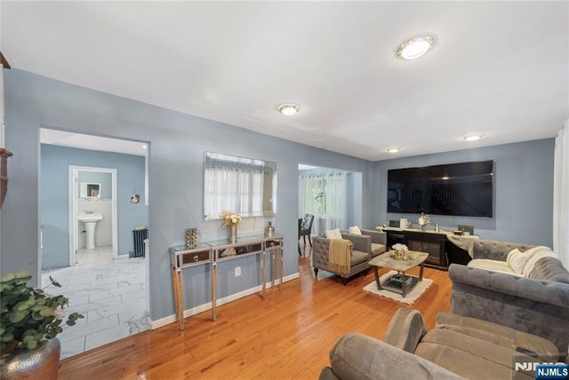 256 Fycke Lane, Teaneck, NJ 07666