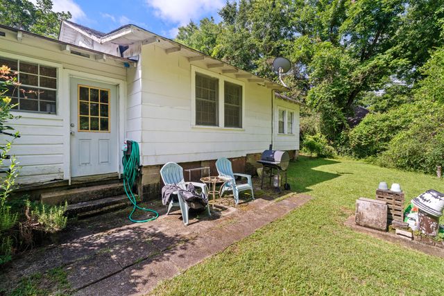 109 Corinth Rd., Petal, MS 39465
