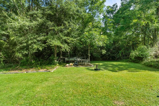 109 Corinth Rd., Petal, MS 39465