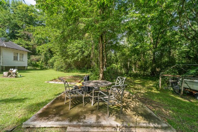 109 Corinth Rd., Petal, MS 39465