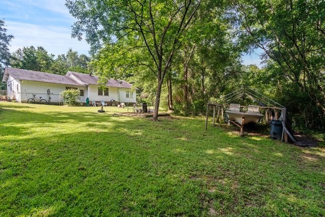 109 Corinth Rd., Petal, MS 39465