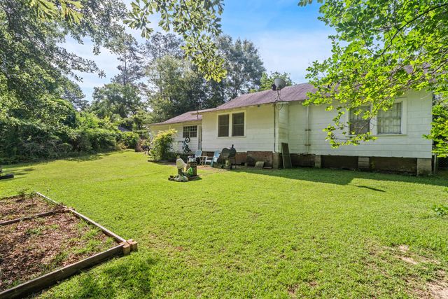 109 Corinth Rd., Petal, MS 39465