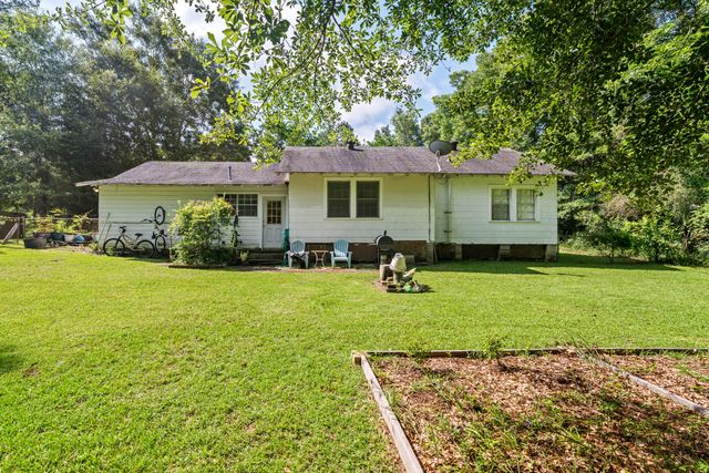 109 Corinth Rd., Petal, MS 39465